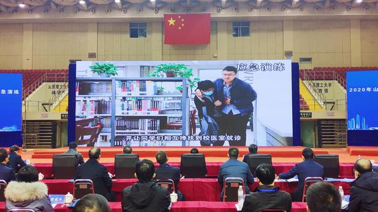 现场演练。摄影:郝智祥