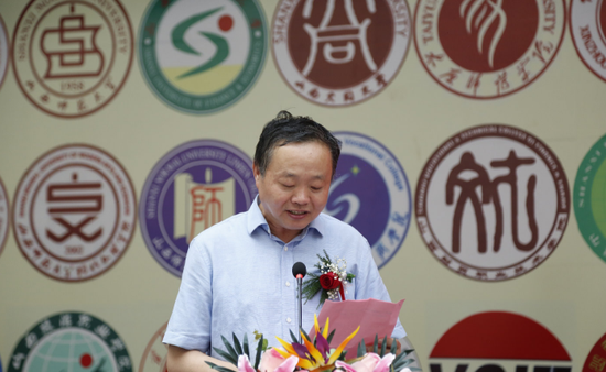 太原美术馆馆长王鼎致答谢辞