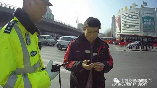 民警执法记录仪视频截图