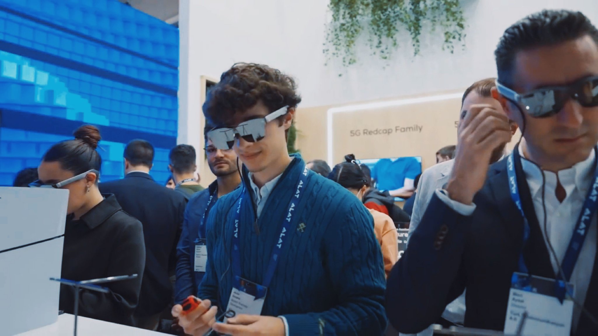 科技迷必看！被AI眼镜震撼到了！