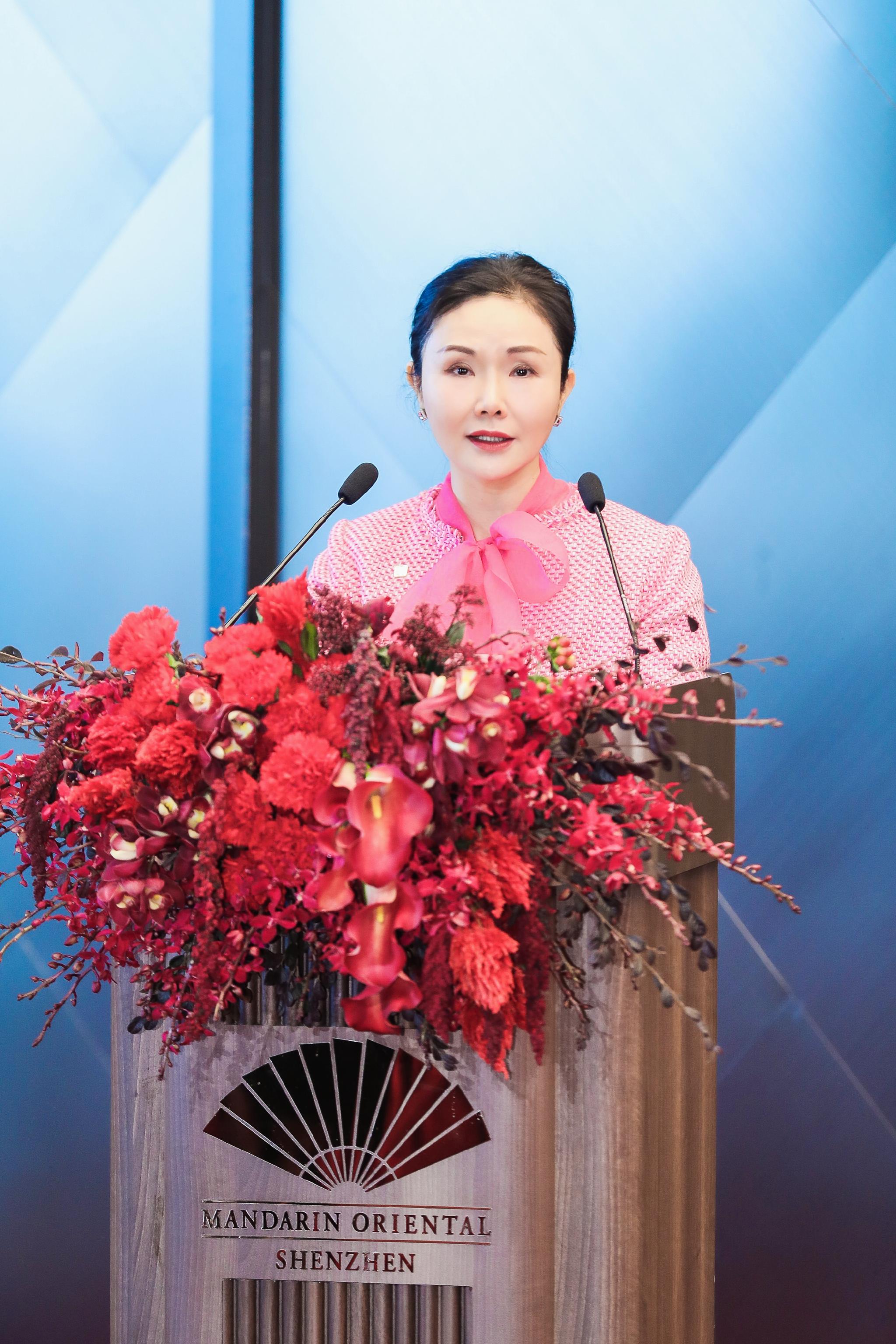 深业商管董事长钟革惠致辞