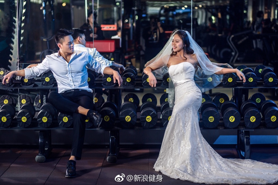 肌肉婚纱照_彭于晏肌肉(2)