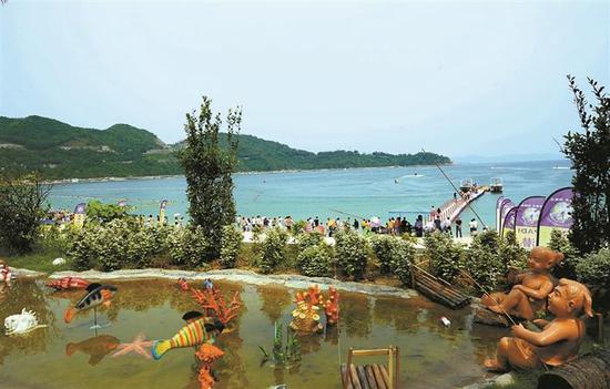 坐落在深圳市美丽的东部黄金海岸线上的小梅沙度假村。 韦建诚 摄