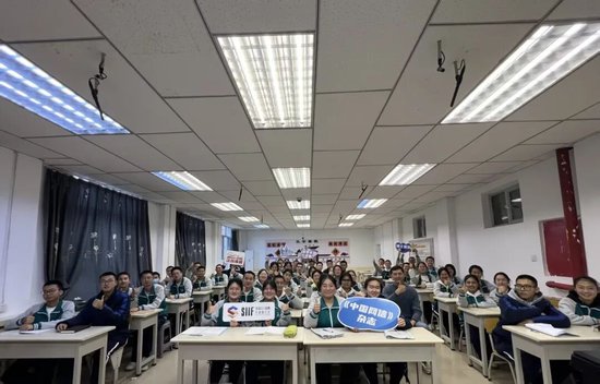 “数智筑梦·文化润疆”援疆行公益活动现场。董晓 摄