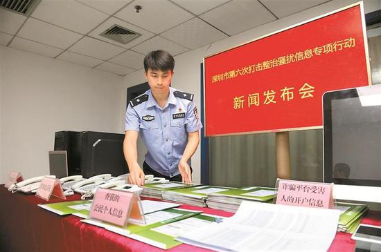 警方行动中查获139万条非法获取的公民个人信息，以及大量用于非法获取公民个人信息的作案工具。 深圳晚报记者 马超 摄