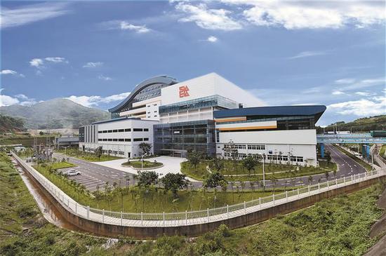 ◀深圳市宝安能源生态园二期项目竣工投产。 深圳晚报记者 冯 明 实习生 杜彤彤 摄