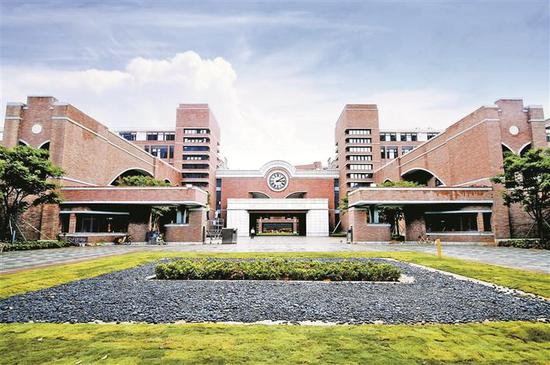 深圳中学泥岗校区。