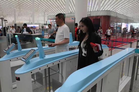 深圳机场实行刷脸过安检