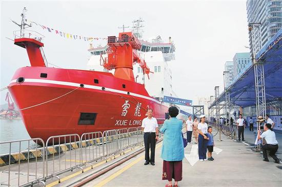 10月14日,“雪龙2”号向深圳市民开放。 新华社 发