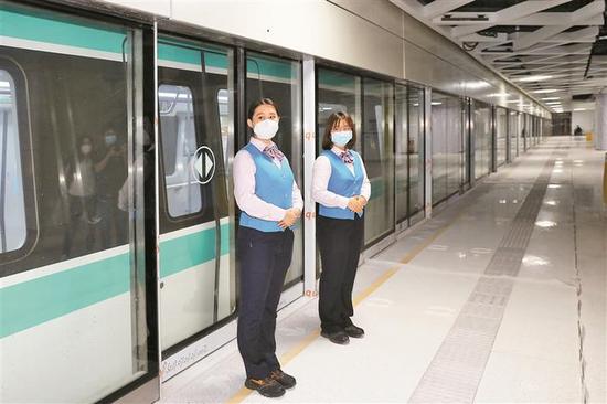▲地铁6号线在体育中心站启动试运行。深圳晚报记者 张焱焱 摄