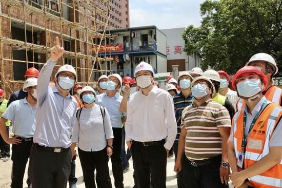 5月1日，乔恒利署长、姚亮书记检查指导深圳中学（泥岗校区）建设工程项目。