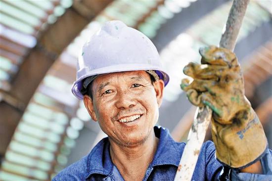 充满干劲的建设者。