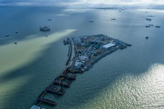 深中通道西人工岛主线现浇隧道海上建设现场 摄影:董永贺