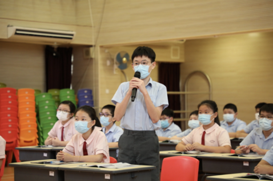 丘政轩同学介绍此次国民教育课堂的内容