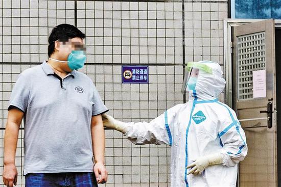 5月21日,深圳最后一名新冠肺炎确诊患者出院。深圳商报记者 李博 摄