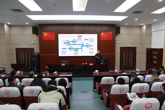 △深圳先行示范区社会组专家范军进行《深度解读龙岭模式&nbsp;探索社区治理现代化》的专题教学