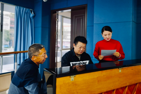 图中左一:芦笙;中间:杨玄;右一:吴晓红