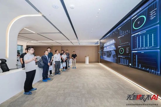 来宾参访深圳小梅沙智慧文旅综合体样板点