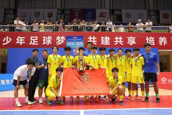 8月3日,深圳市第二实验学校足球队 问鼎2025年中国中学生五人制足球锦标赛男子组冠军