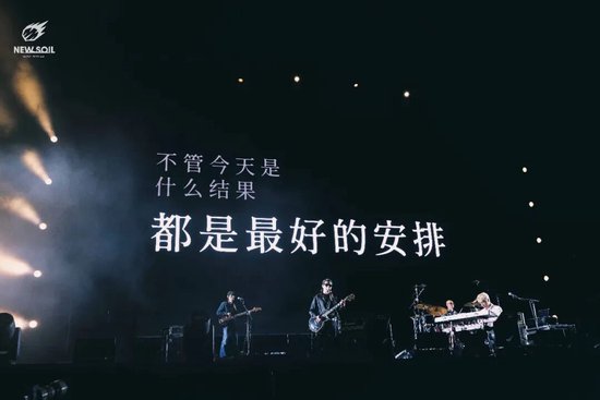 王磊在谢天笑2026演出现场