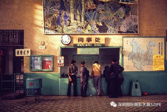 ▲选自专题邀请展，《一个美国人眼中的中国1984》系列，Jamison Fouss/傅杰明。