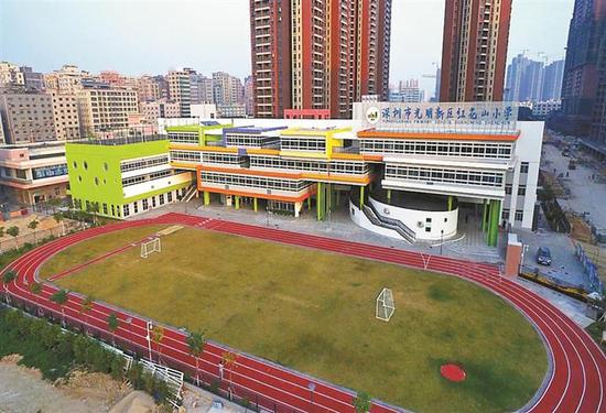 ▲光明新区2016年建成的新学校——红花山小学。