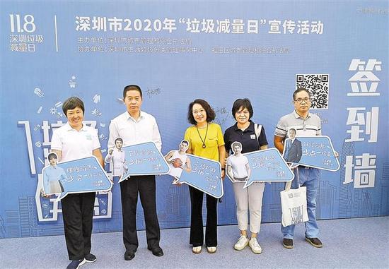 “垃圾减量日”,市城管和综合执法局联合各区各街道、各大商圈开展系列活动。