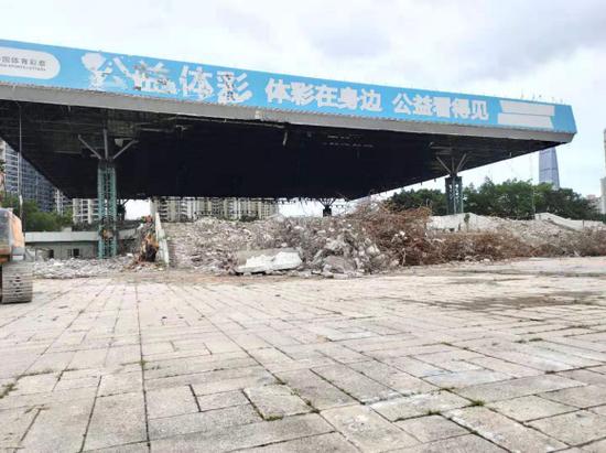 坍塌前的深圳市体育馆。受访者供图
