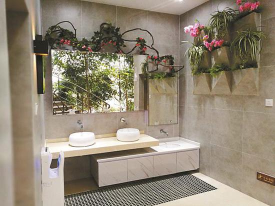 ▲深圳打造一批“星级厕所”。 市城管局环卫处供图