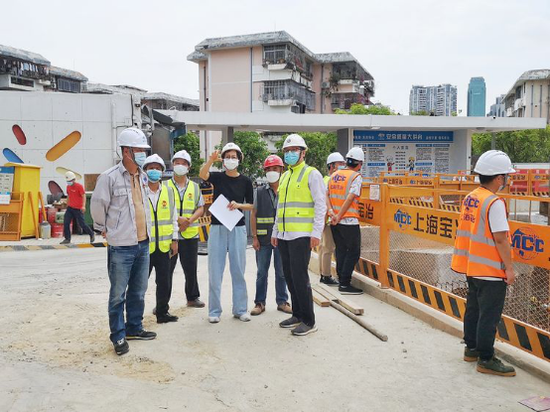 5月4日，深圳市建筑工务署办公室主任刘哲到深圳市第二、第五幼儿园园舍拆除重建工程项目现场进行安全质量检查。