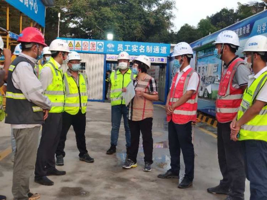 5月3日，深圳市建筑工务署招标合约处主要负责人周晓红到中国医学科学院肿瘤医院深圳医院改扩建工程（一期）、深圳市第三人民医院改扩建工程（二期）、深职院项目集群检查指导。