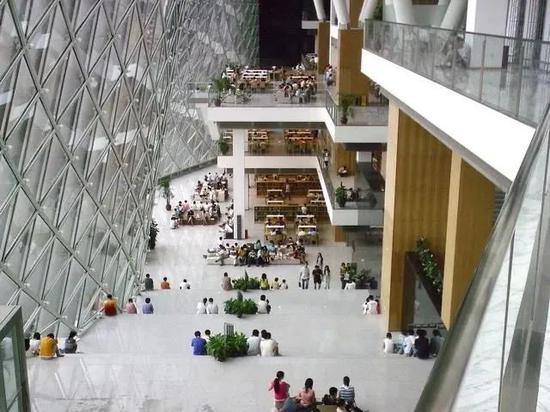 深圳的书城与热爱阅读的市民