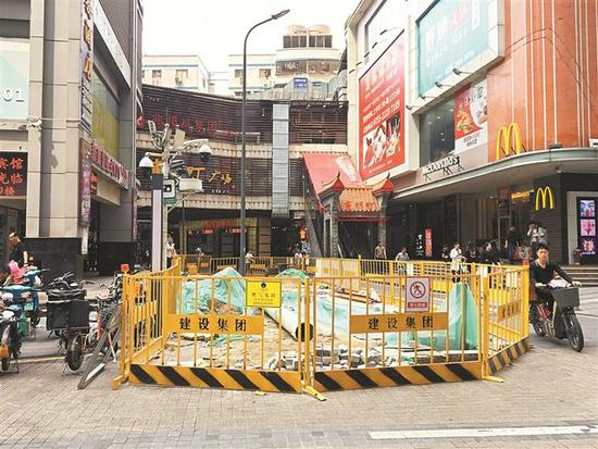 ▲深圳市建设（集团）施工的南庆街路段施工现场。实习生 杨琼 摄