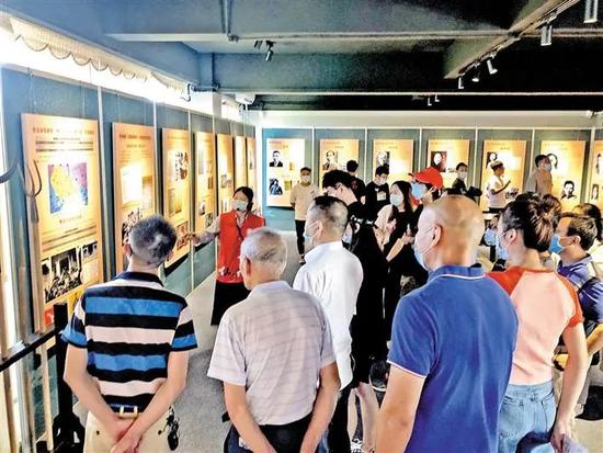 党员参观《黄学增与大革命》主题展。