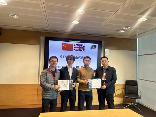 (上图为克里克)