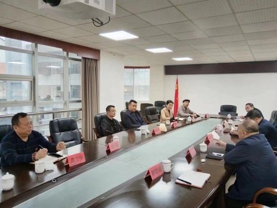 安远县城投、农村农业局、财政等参加座谈会