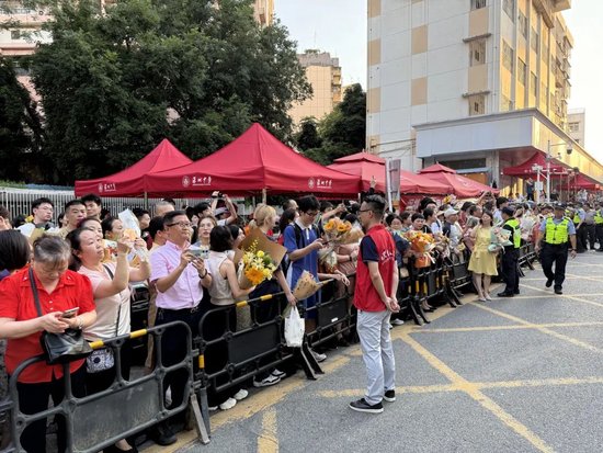 (图源 / 深圳卫视记者 靳承宇 摄)