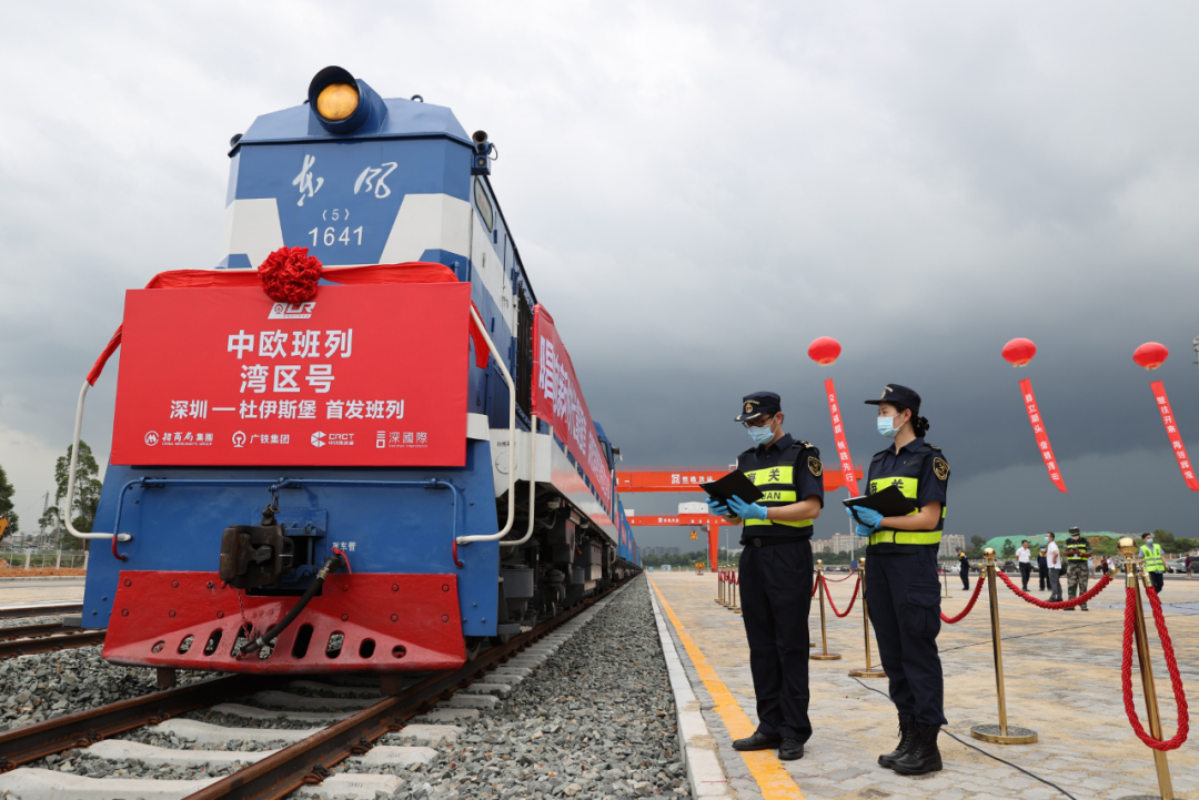 “湾区号”中欧班列。深圳特区报记者 刘羽洁 摄