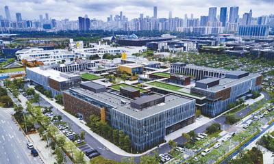 世界最大的立体模块化办公建筑——前海深港创新中心。