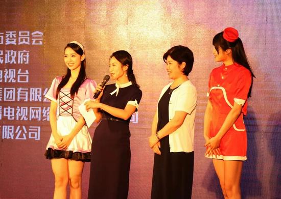 《东方可儿》与片中人偶演员