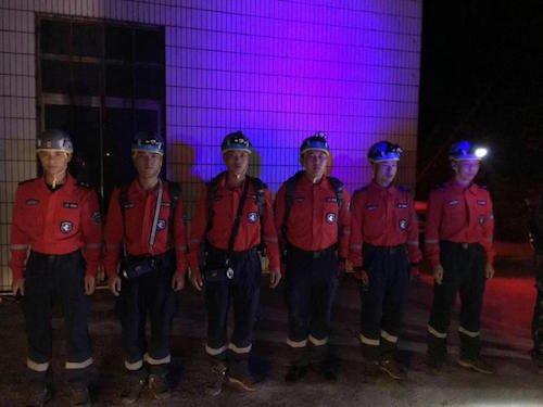 接到报警后,大鹏公安分局山地救援队整装待发