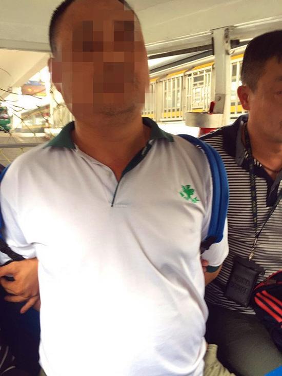 ▲嫌疑人陈某被民警抓获