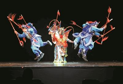 深圳艺术家亮相2017爱丁堡艺术节,图为粤剧《夫人计》首场演出。
