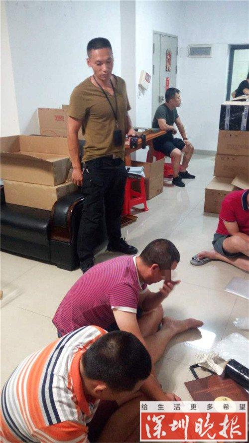 ▲警方在窝点查获假月饼