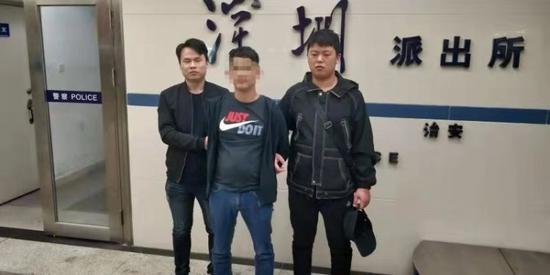 吴某被深圳铁路公安处深圳车站派出所民警查获。