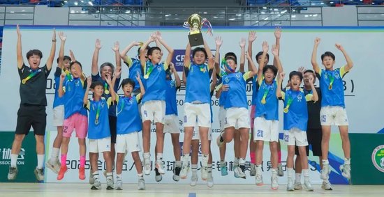 深圳市翠园实验学校足球小将 在广东省中小学生足球锦标赛和全国五人制足球青少年锦标赛中双双夺冠