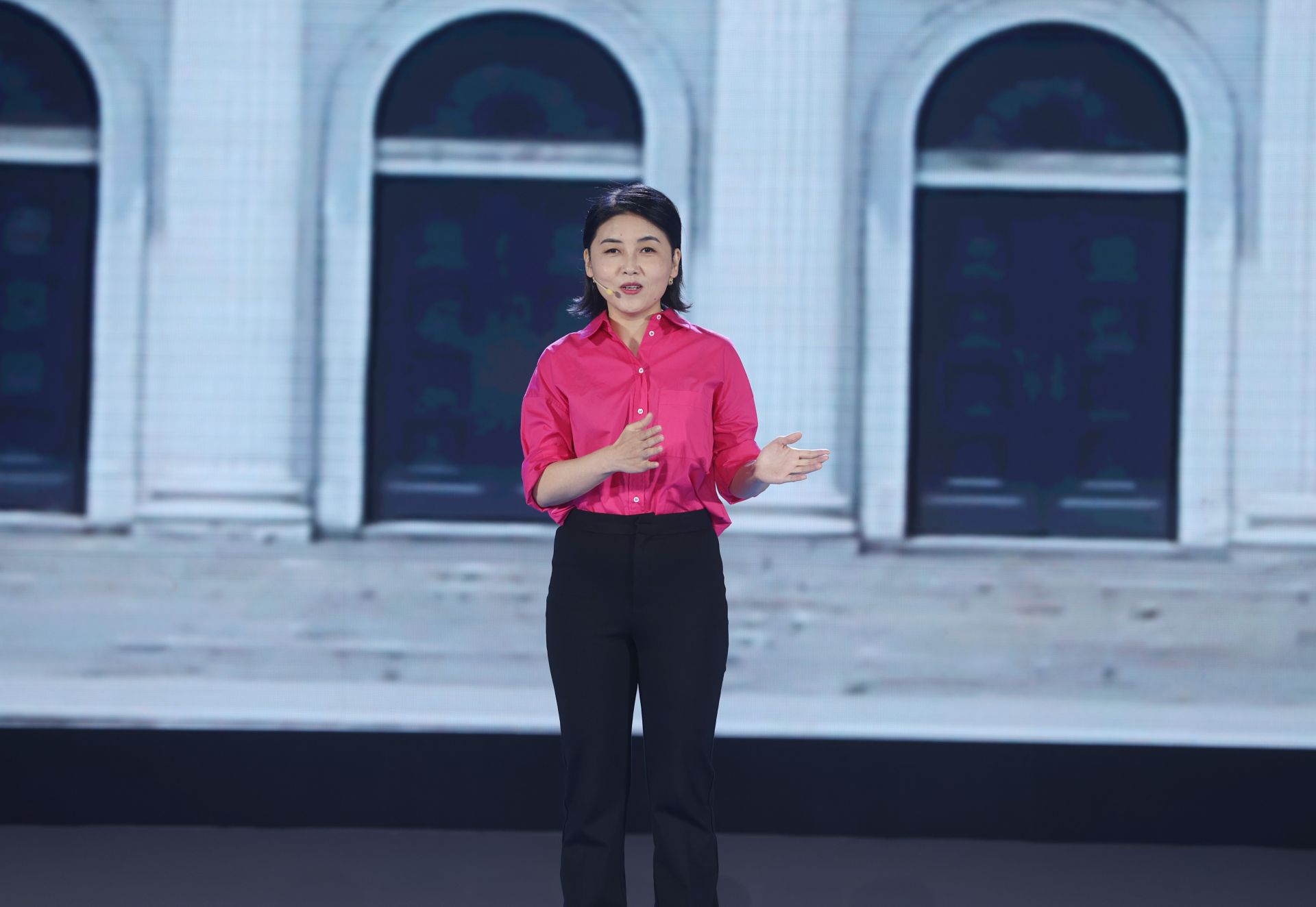 颜宁在2022深圳全球创新人才论坛上发表演讲。深圳特区报记者 杨少昆 摄