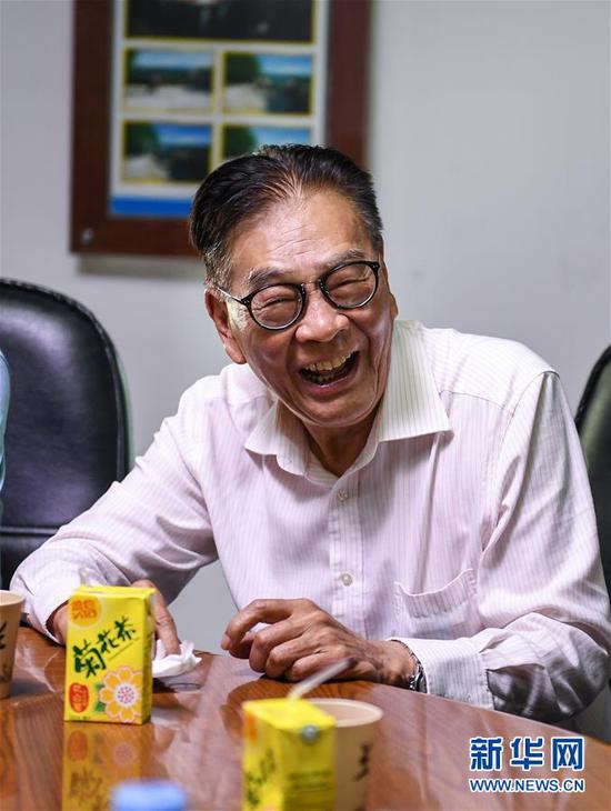 5月18日,沙锦涛在中英街历史博物馆接受采访。 新华社记者 毛思倩 摄