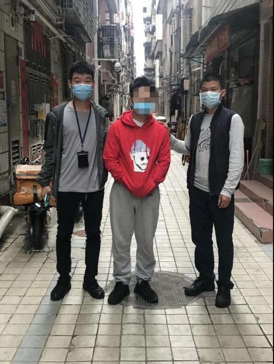 ▲民警将李某抓获。