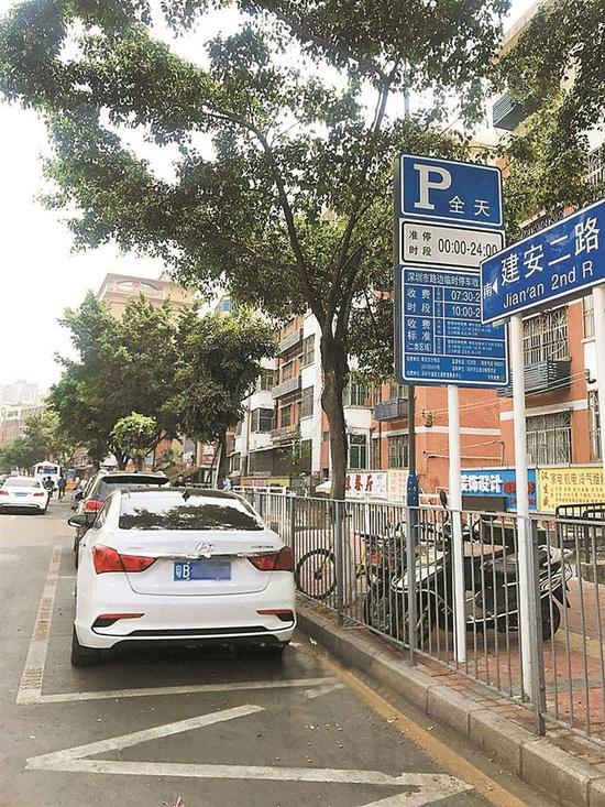 4月1日开始,宝安龙岗龙华首批5997个泊位将实施收费。 深圳晚报记者 董玉含 摄